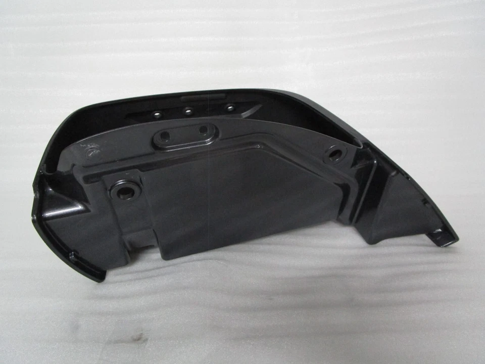 2014 / 2016 Yamaha V-Star 1300 Deluxe Right Saddlebag Bottom SILVER - Image 4 of 4