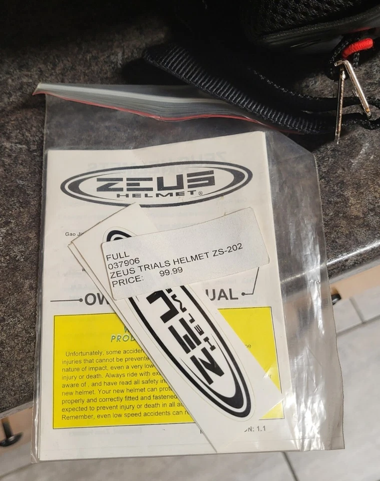 Casco de Moto Zeus, Adulto L 59cm, Negro, Nuevo Con Manual y Bolsa Nunca Usado Foto 2 de 4