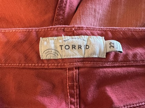 Pantalones cortos de mezclilla Bi35 Torrid rojos descoloridos descoloridos para mujer más 22 - Imagen 3 de 4