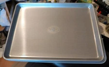 USA Pan Bakeware Extra Large 1/2 Sheet Nonstick Baking Pan & Cover/Carrying Case