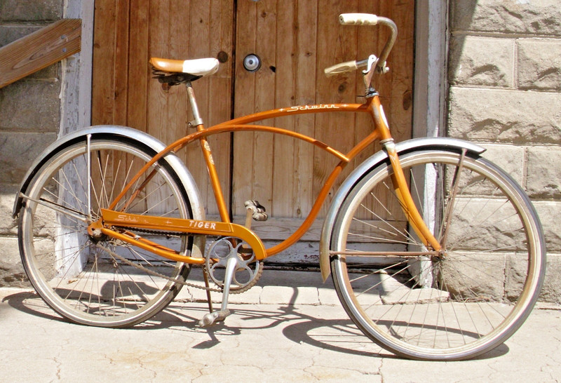 SCHWINN TIGER 1960s CRUISER BICYCLE 26" IN SPARKLE GOLD NICE