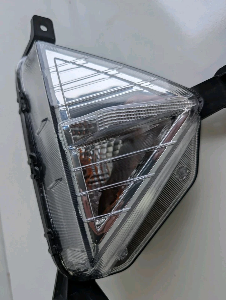 2019 2020 Hyundai Elantra Front Left Driver Turn Signal Light Lamp TYC HY2530102 - Image 3 of 4