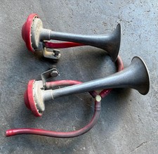 Stebel Dual-tone Air Horns W Metal Brackets-cord Italy E2 854855 Vtg Car Part