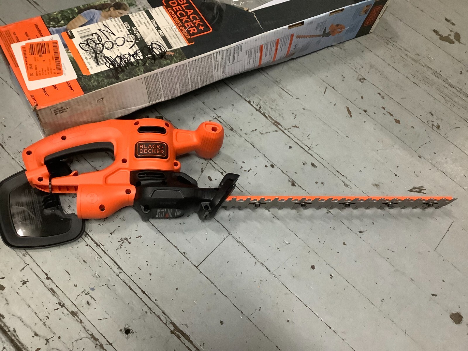 Black+Decker 3.2AMP 17inch Electric Hedge Trimmer BEHT150 eBay