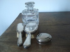 Nécessaire de toilette ancien Art Déco brosses argent ?+ grand flacon Baccarat?