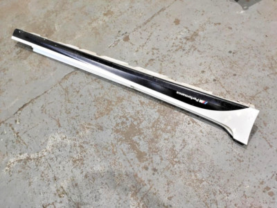 OEM BMW F10 M5 LCI COMPETITION PERFORMANCE O/S SCHÜRZE RECHTS 8049004 IN 300 WEISS