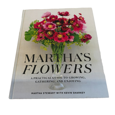 Martha's Flowers: A Practical Guide to Growing Gathering and Enjoying HC 2018