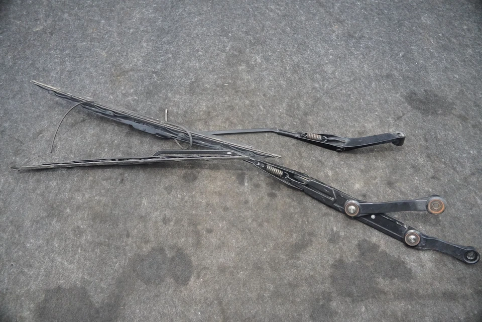 Juego 2 escobillas brazo limpiaparabrisas 4G43-17527-EA Aston Martin V8 Vantage 2006-16 Foto 3 de 3