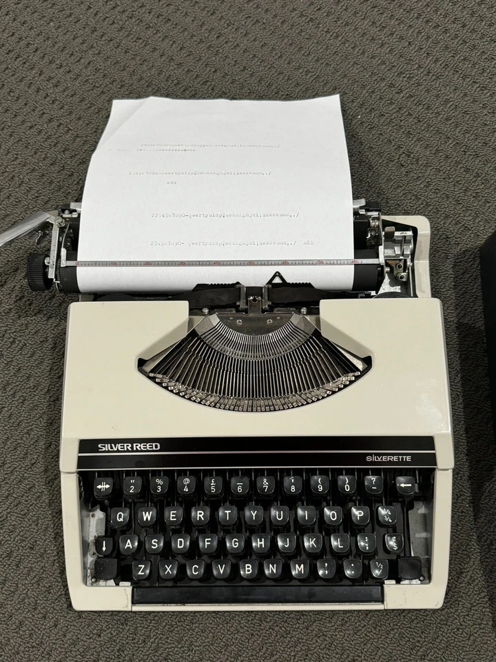 ВИНТАЖНАЯ ПИШУЩАЯ МАШИНКА SILVER REED SILVERETTE - РАБОЧАЯ / ЯПОНИЯ быстрая доставка - Изображение 2 из 4