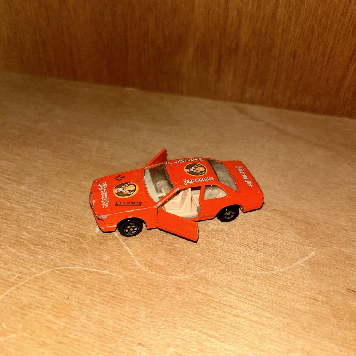 Yatming製　 635 CSiイエガーマイスターカラー　ミニカー Loose Yatming Orange BMW 635 CSI Jagermeister #1088 Toy Car Doors