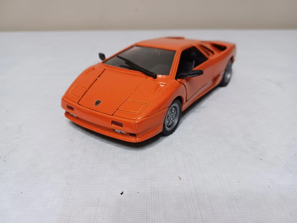 Motor Max Redbox Lamborghini Diablo Orange Die Cast 1:24 - Image 2 of 4