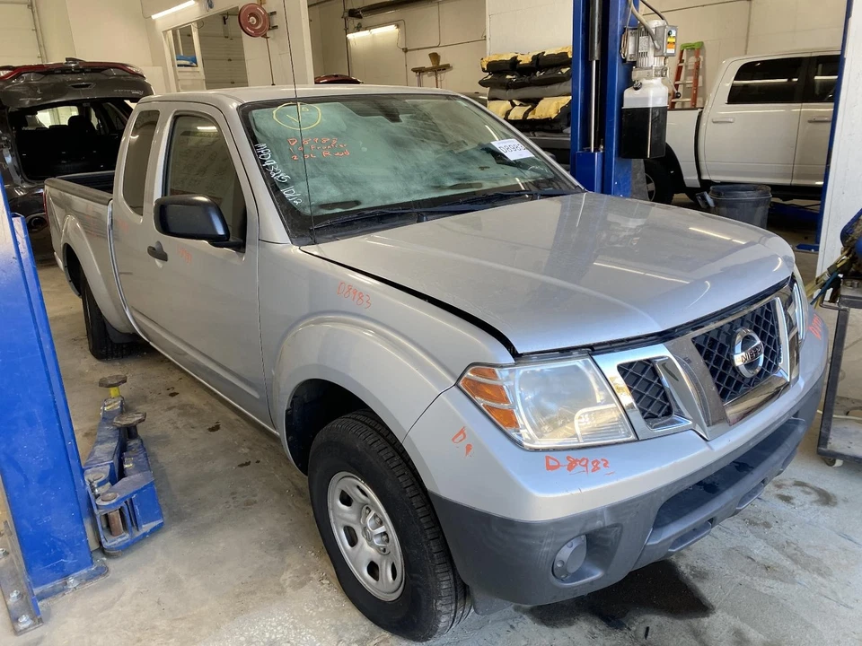 Used Front Left Seat Belt Front fits: 2019 Nissan Frontier bucket driver retract Foto 2 de 4