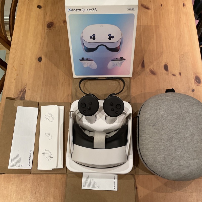 Meta Quest 3S VR All-in-One Headset with  128GB 20 Games And A Meta Quest Case.