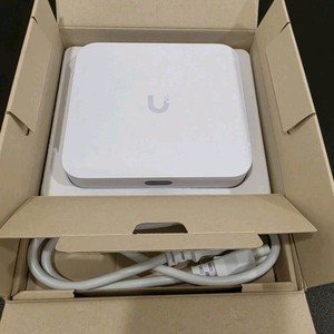Ubiquiti UniFi Cloud Gateway Max w/ 512 GB SSD UCG-Max