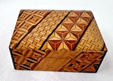 Beautiful Marquetry Style Wood Cigarette Box 3 1/2 x 2 5/8 x 1 1/4