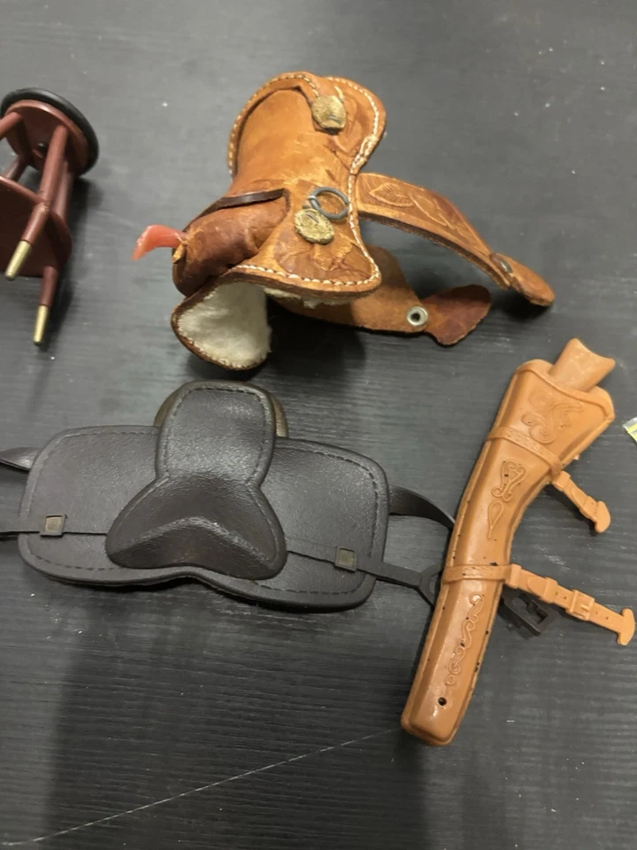 Sillín de caballo pequeño de cuero miniatura vintage decoración occidental con extras Foto 4 de 4