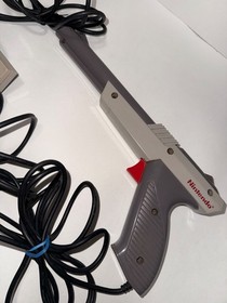 Nintendo 1985 Original NES Action Set Home Console W/2 Controllers Zapper & Game