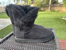 UGG Australia Women  s Bailey Button II Boots Black Suede Sheepskin  Size 9- 5803