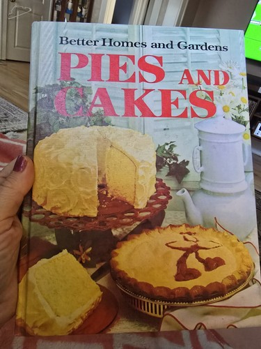 Better Homes And Gardens Vintage 1966 Pies And Cakes Cookbook MCM Entertaining!