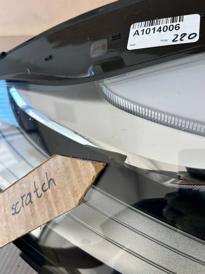 Faro reflector de conductor izquierdo izquierdo Tesla Model 3 2017-2021 OEM con arañazos Foto 2 de 4