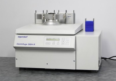 Eppendorf 5804R Refrigerated Benchtop Centrifuge 5805 with A-4-44 Rotor