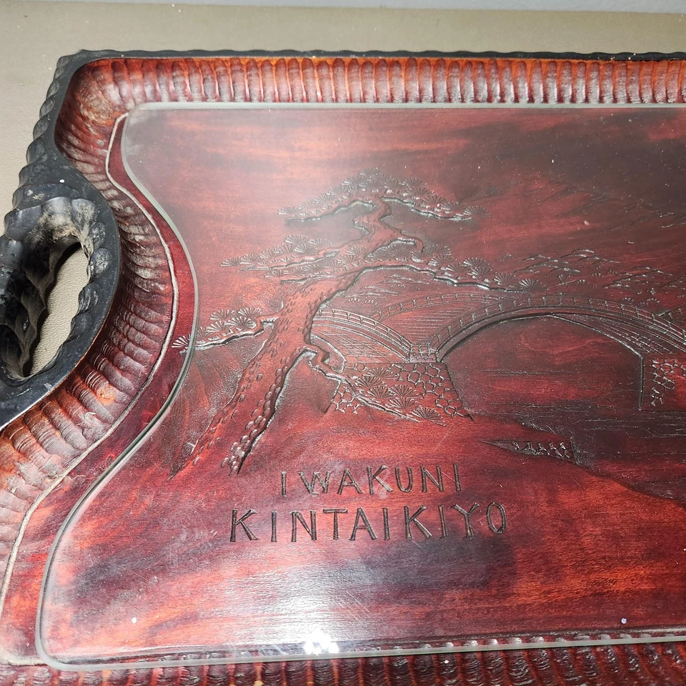 Bandeja para servir de madera tallada japonesa Iwakuni Kintaikyo con inserción de vidrio escena artística Foto 2 de 4