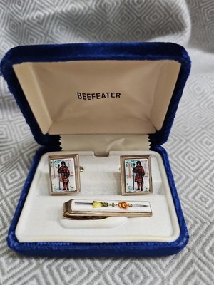 MENS CUFFLINK in Display Box Beefeater Mint Original Box Vintage Jewelry 
