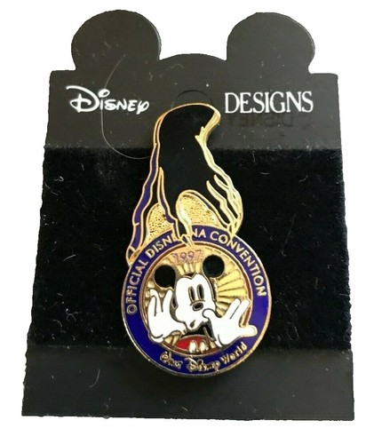 1997 Walt Disney Classics Collection Steamboat Willie 5 Yr = BOX