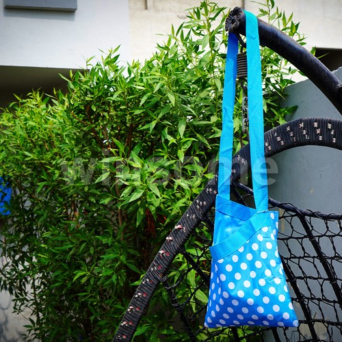 Shoulder Peg Bag Polka Dot Blue Waterproof Laundry Airer Holder, 24 Wooden Pegs - Picture 9 of 14