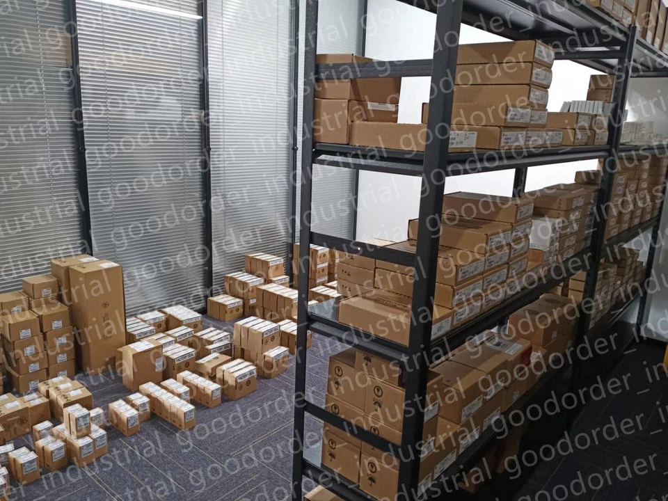 New In Box Genuine Omron E5AZ-C3MT Temperature Controller E5AZC3MT E5AZ-C3MT - Image 3 of 4