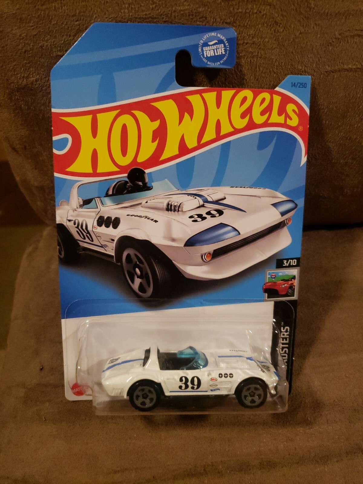 2023 HOT WHEELS CORVETTE GRAND SPORT ROADSTER 3/10 WHITE FAST SHIPPING 