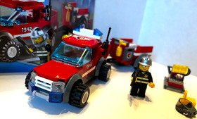 LEGO CITY: Off-Road Fire Rescue (7942) Complete with Manual & Minifigure