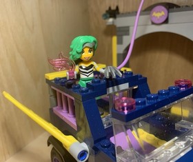 Lego 41237 Batgirl Secret Bunker (1 Minifigure) & Batmobile 76119 (incomplete)