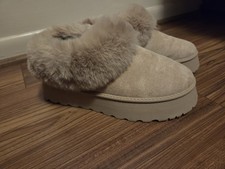 Beige Faux Fur Platform Slip-On Slippers Women  s US 8 EU 39 UK 6 Lined Comfort