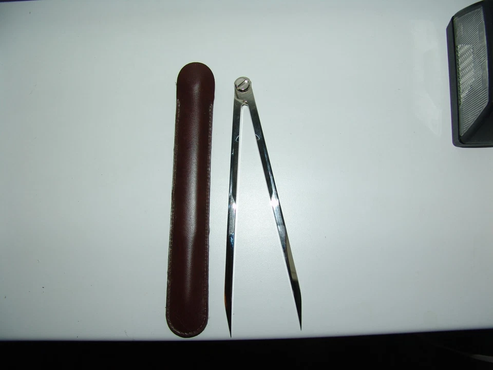 pooleys-aviat 617 mit kursdreieck und zirkel - Bild 3 von 3