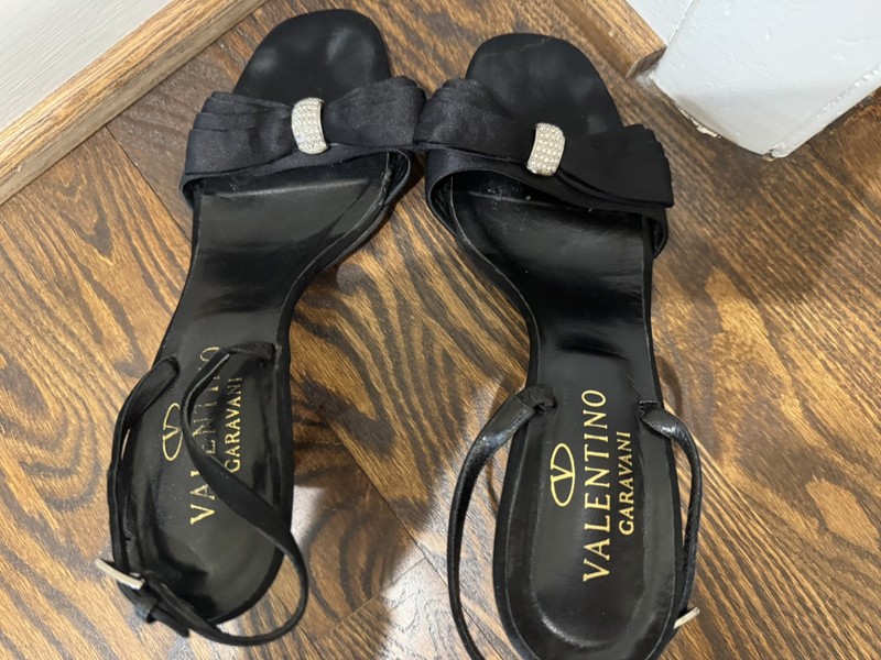 VALETINO GARAVANI BLACK SHOES HEELS RHINESTONE 38.5 NICE