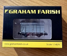 Graham Farish 377-431 - SR 12 Ton Ventilated Van 2+2 Planked LMS Grey