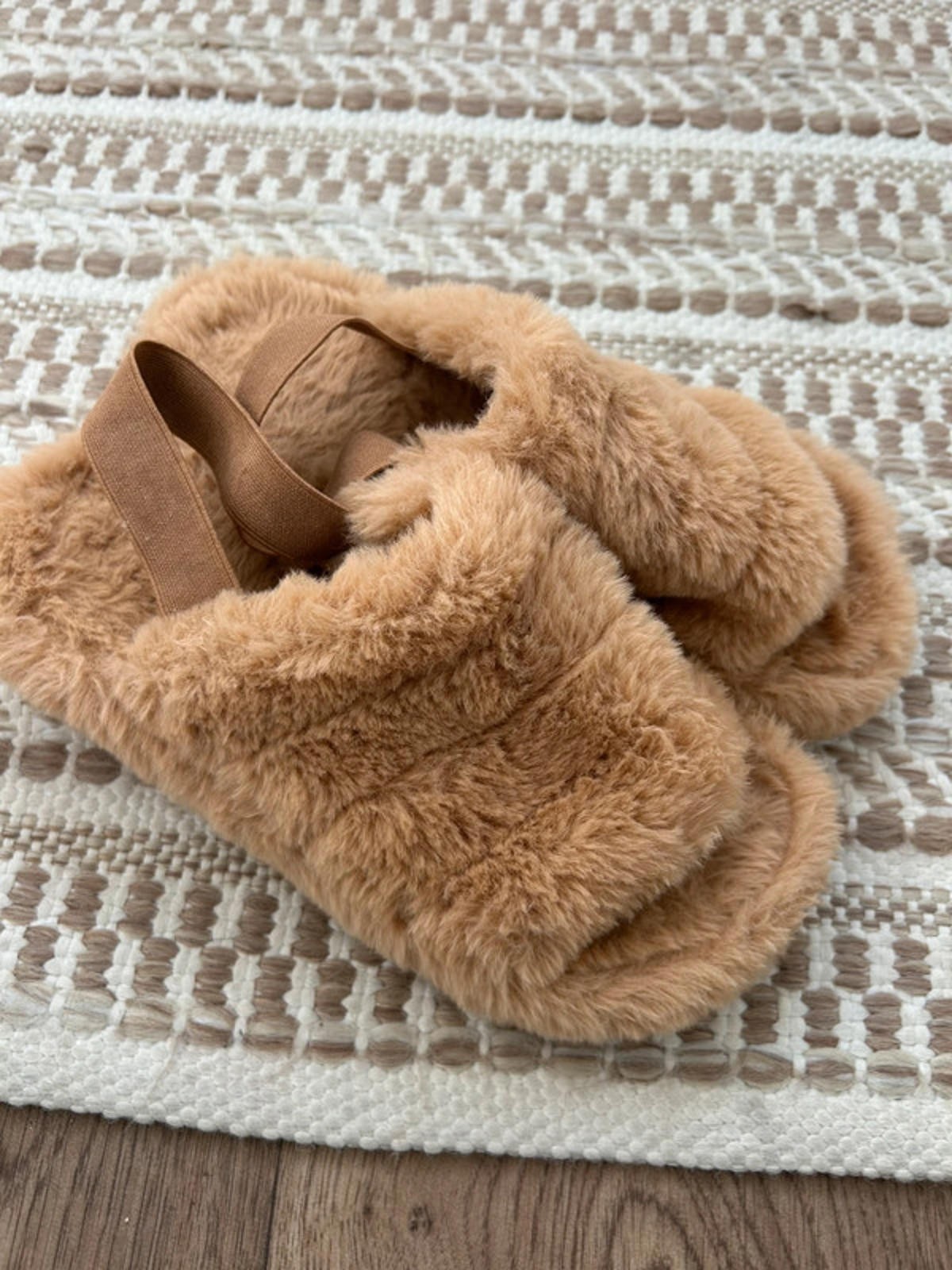 UGG Inspired Fluffy Slippers - Size 6