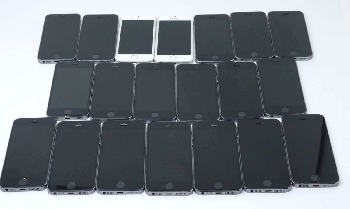 iPhone - ふらふ　3台 Amazon.com: Tracfone Apple iPhone SE 5G (3rd Generation