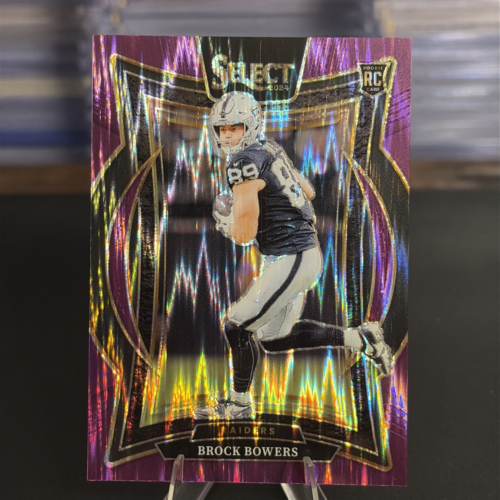 2024 Panini Select - Concourse Brock Bowers #31 Purple Shock Prizm /360 (RC)
