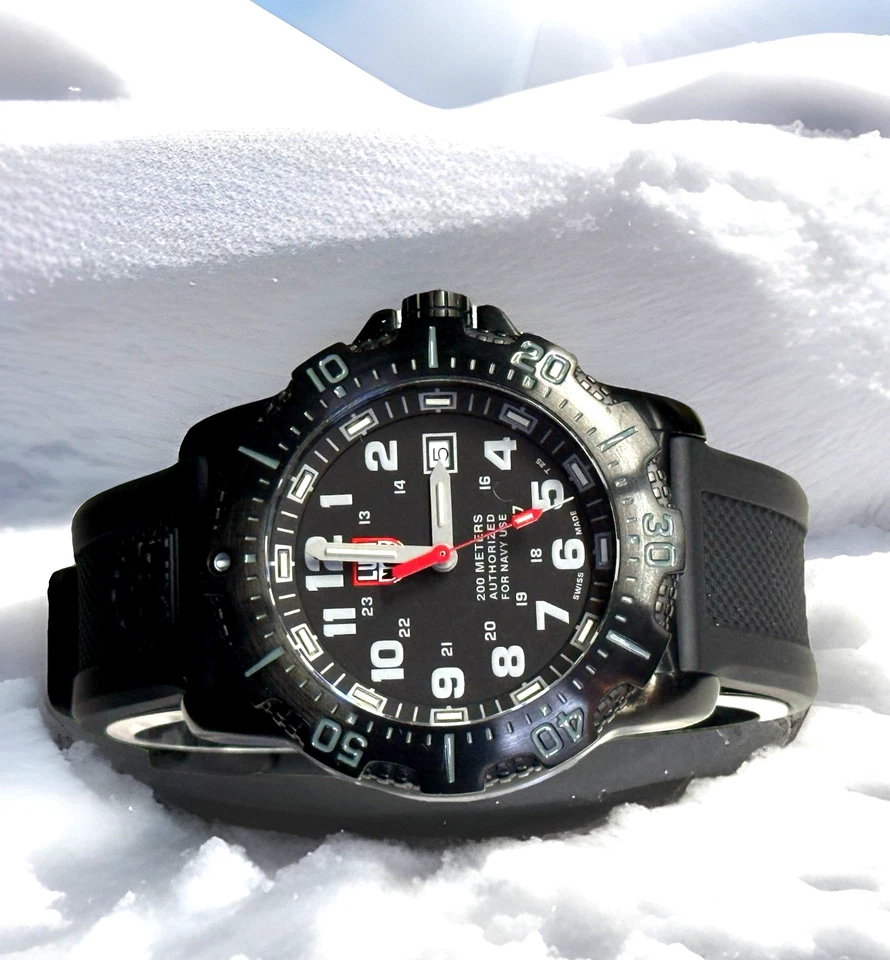 Correa de buceo modelo Luminox XL.4221.ANU de acero inoxidable, zafiro, “uso autorizado azul marino” Foto 4 de 4