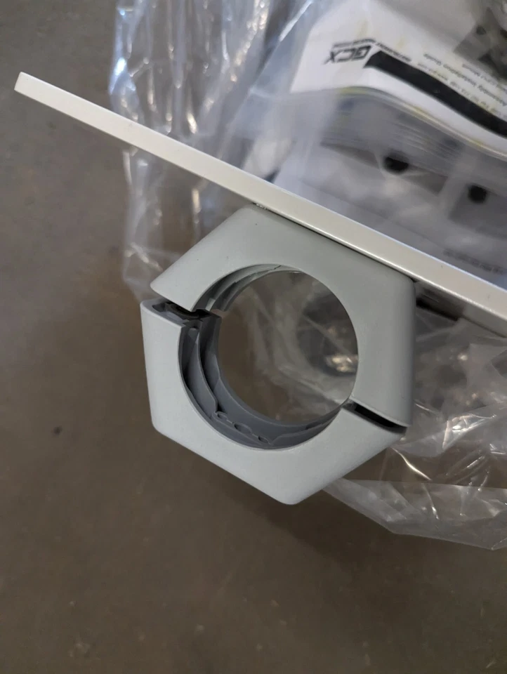 Soporte antivuelco GCX Soporte CPU para soporte de monitor de paciente, montaje de 2 pulgadas Foto 4 de 4