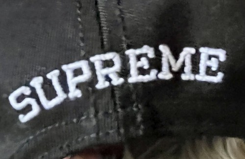 Sombrero negro supreme shattered logo 5 paneles. FW21 - Imagen 2 de 4