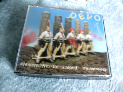 devo - pioneers scalped - anthology - 2cds - hologram-cover. avantgarde.