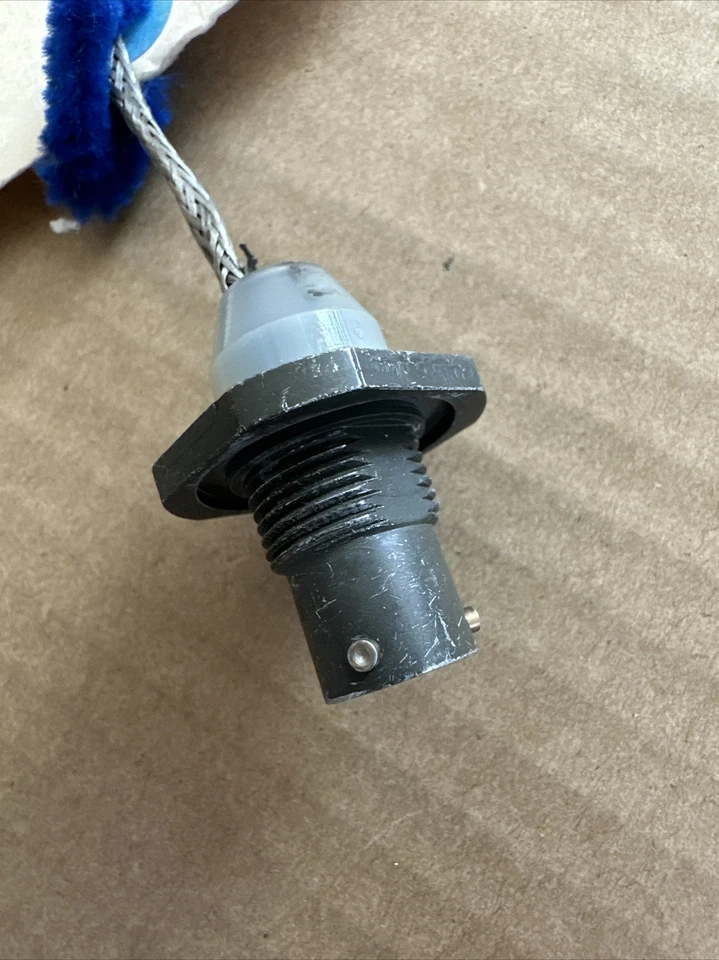 Bomba de refuerzo de combustible para aviones Globe Motors 27VDC - Necesita reparación tal cual Foto 2 de 4