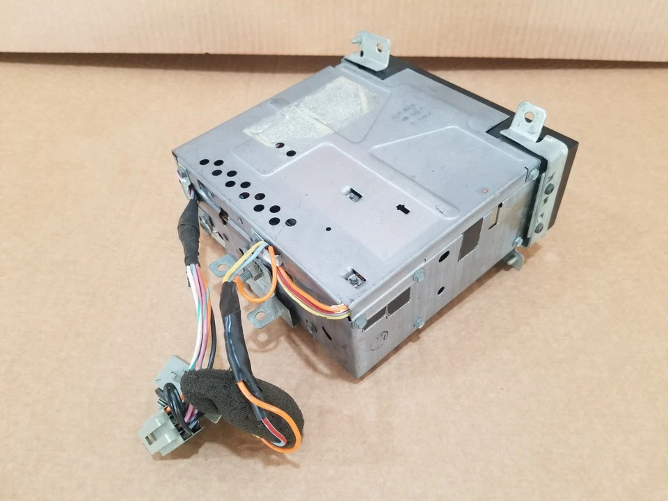 Camioneta Ford Bronco 80-84 OEM AM-FM radio PROBADA Foto 4 de 4