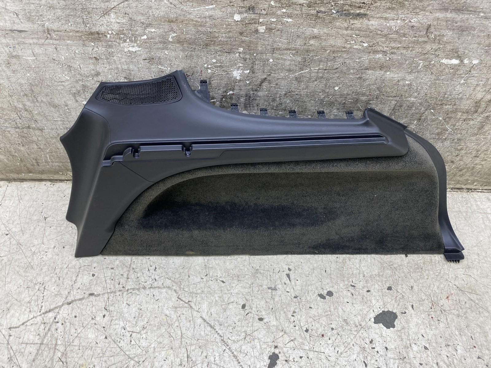 2015-2020 BENTLEY BENTAYGA OEM REAR RIGHT INNER QUARTER PANEL CARPET TRIM COVER