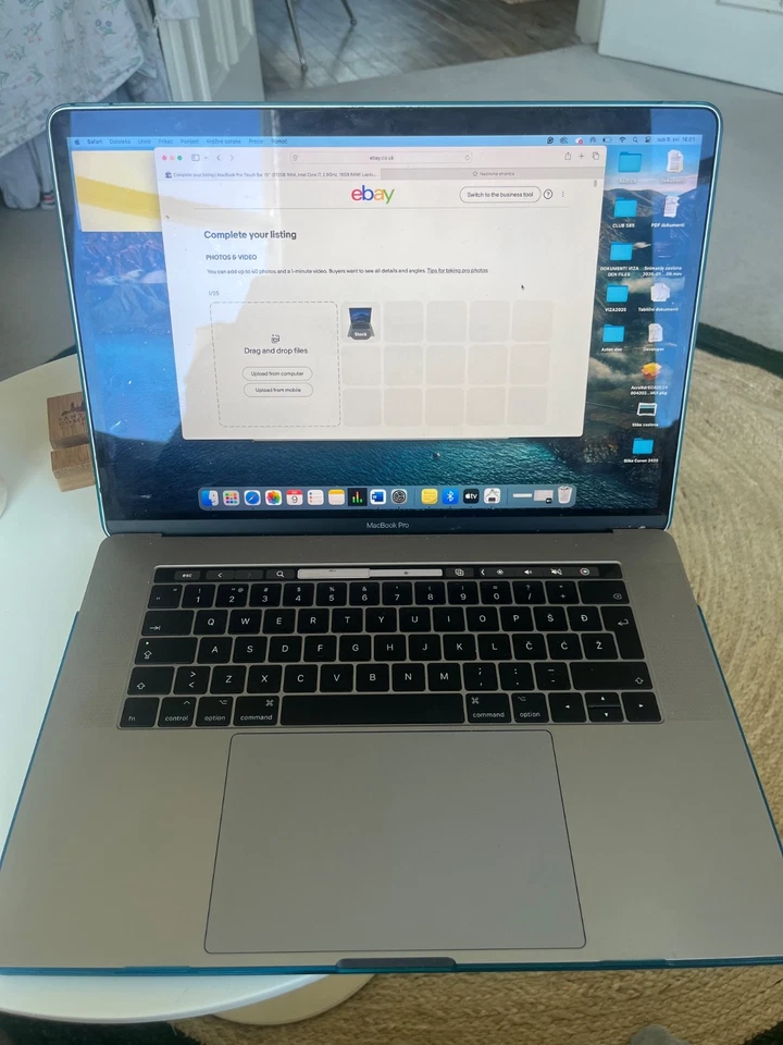 MacBook Pro Touch Bar 15" 512GB 16RAM Intel Core i7 2.9GHz DEAD SCREEN see desc., photo 1 of 5