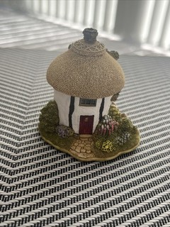 Lilliput Lane Little Beehives Cottage with Box and Deeds