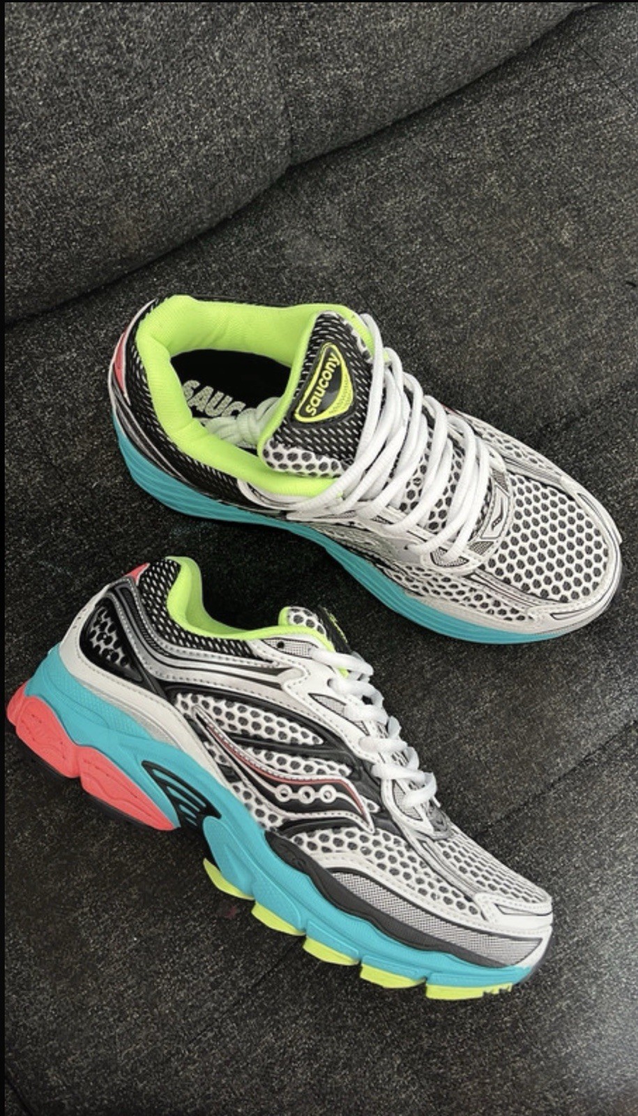 Saucony Omni 9 – Silver Mutant Taille 43 – Running / Collector